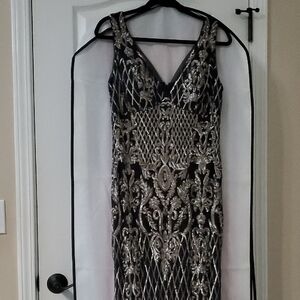 R&M Richards Black and Tan Sleeveless Sheath Maxi Dress
